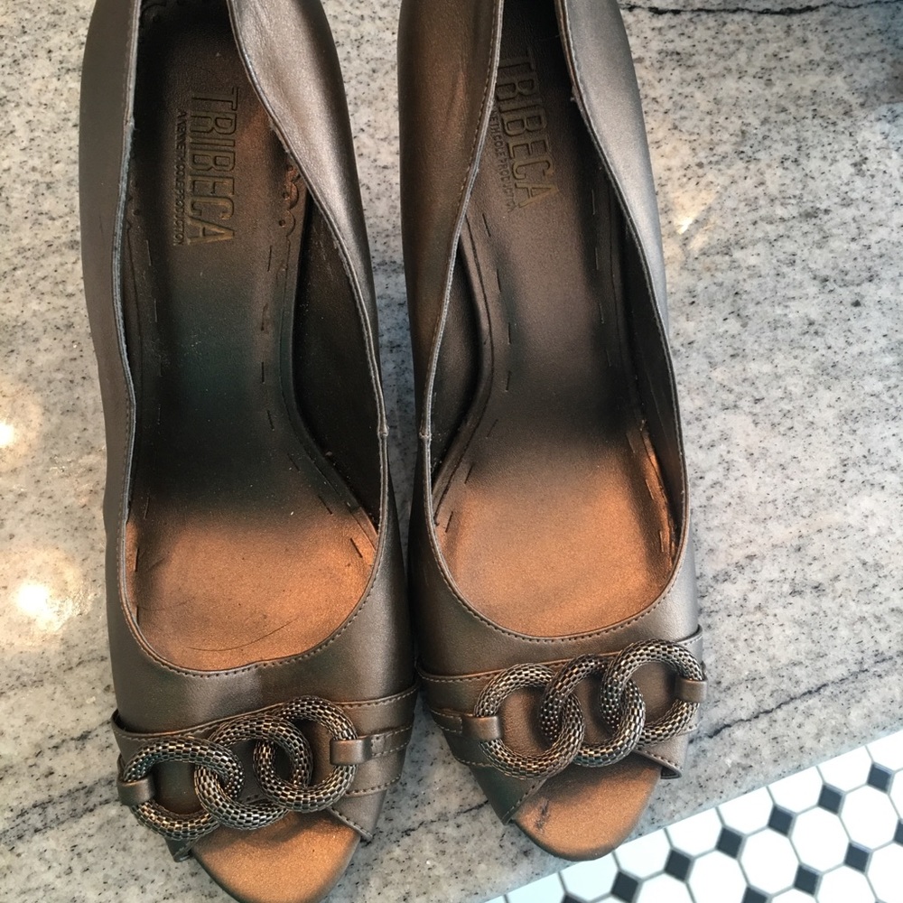 Kenneth Cole bronze high heel